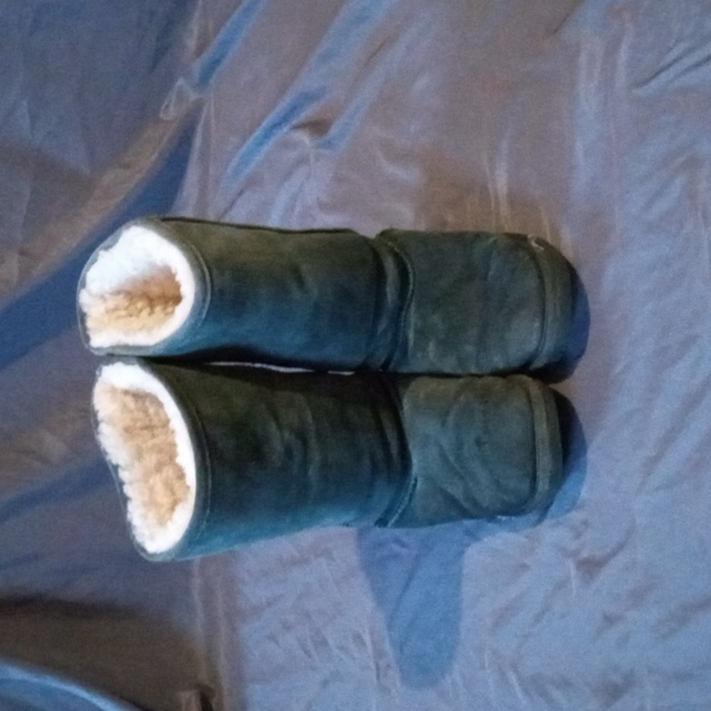 Dark green Bearpaw boots